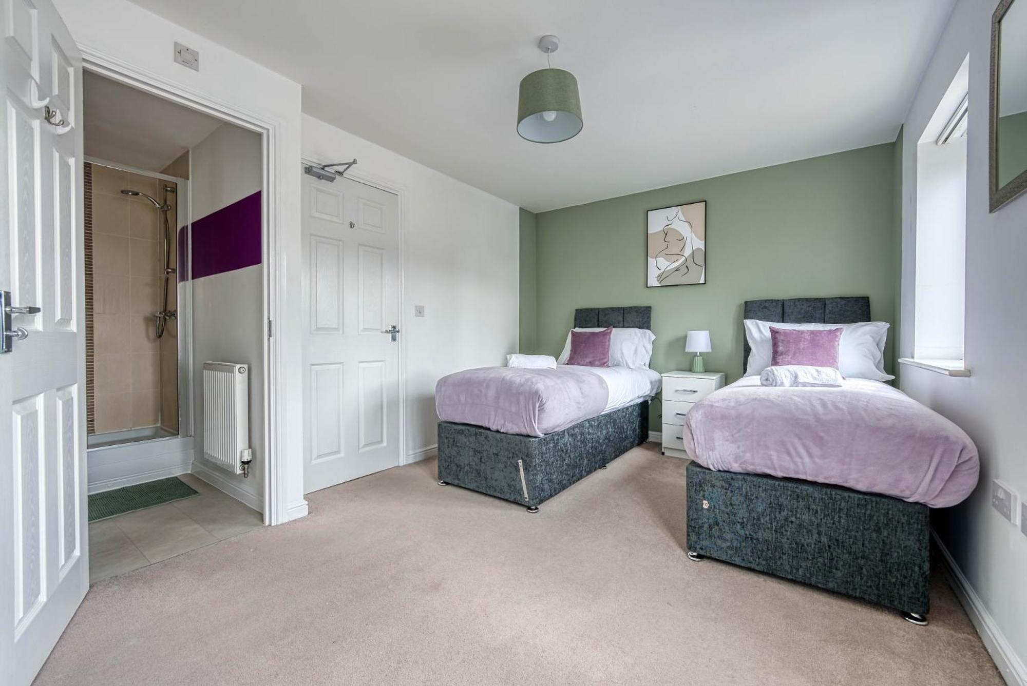 Gorgeous 5-Bedroom Home With Free Wifi Included