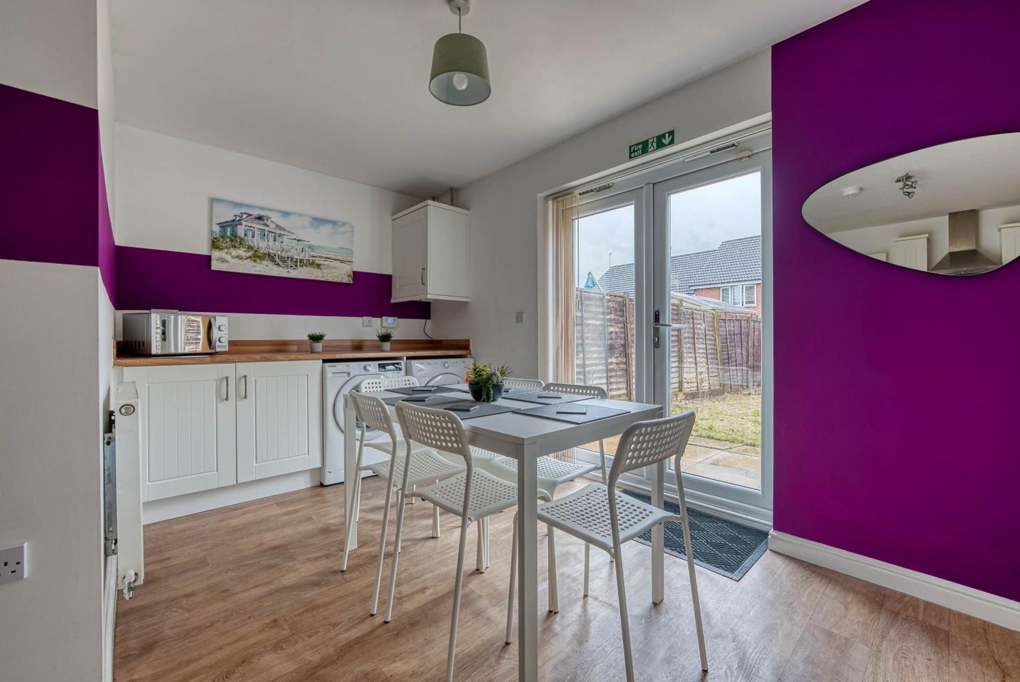Apartment Gorgeous 5-Bedroom Home With Free Wifi Included Coventry