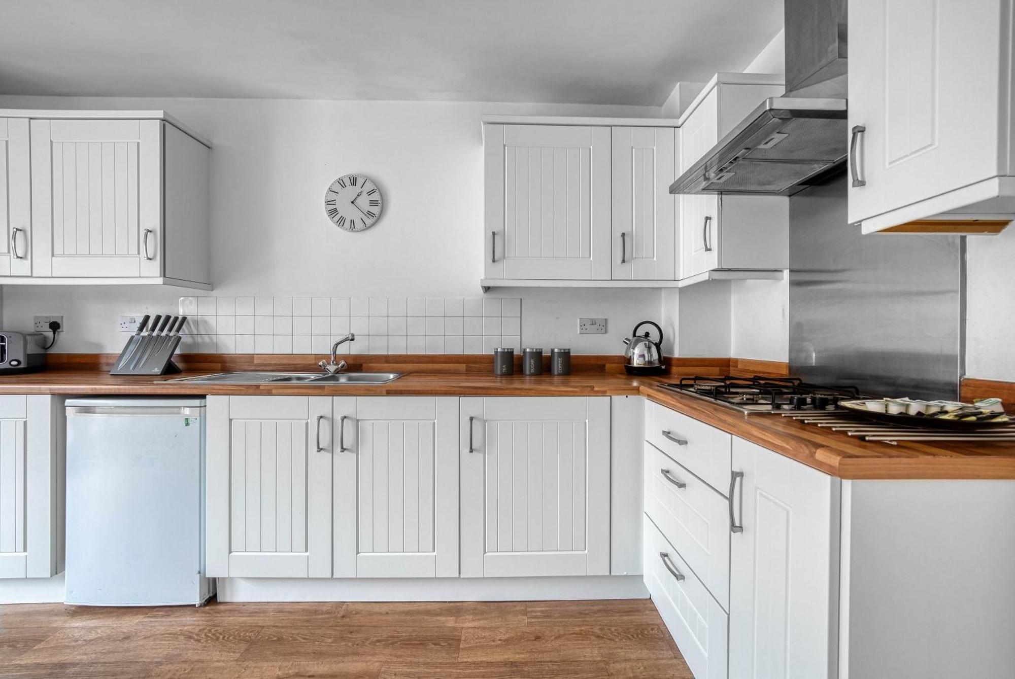 Gorgeous 5-Bedroom Home With Free Wifi Included Apartment