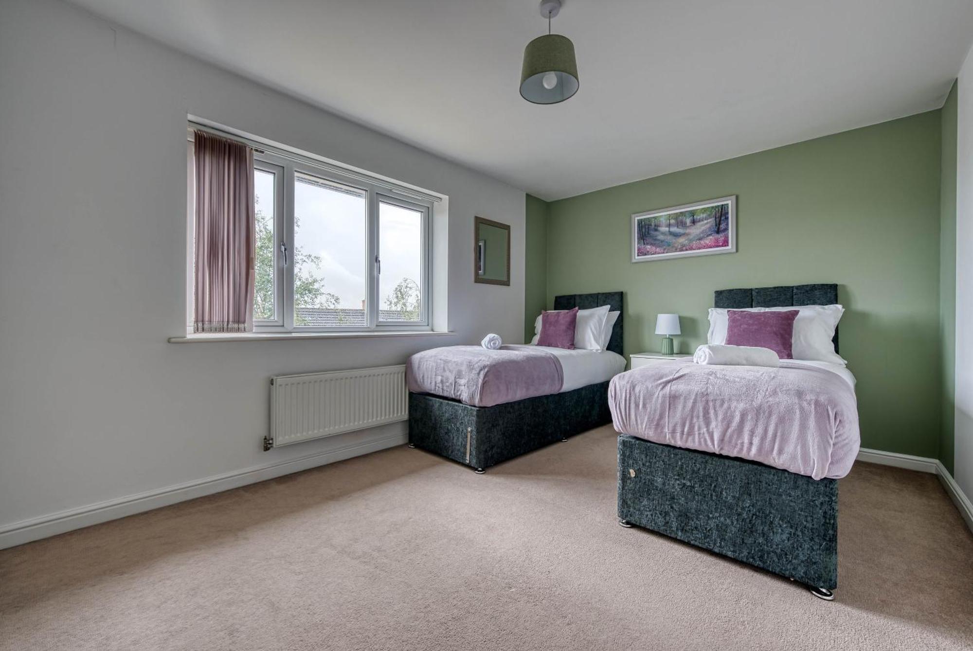 Gorgeous 5-Bedroom Home With Free Wifi Included *