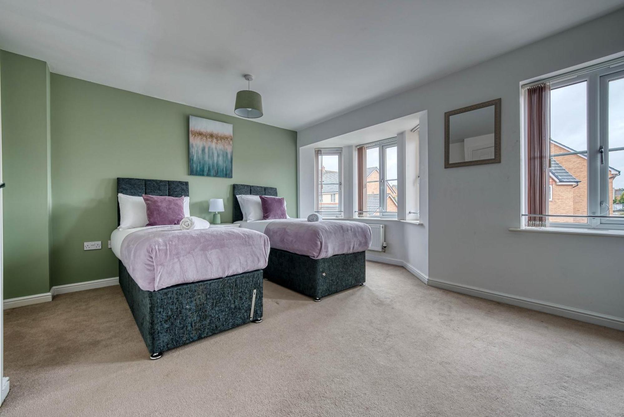 Gorgeous 5-Bedroom Home With Free Wifi Included Apartment