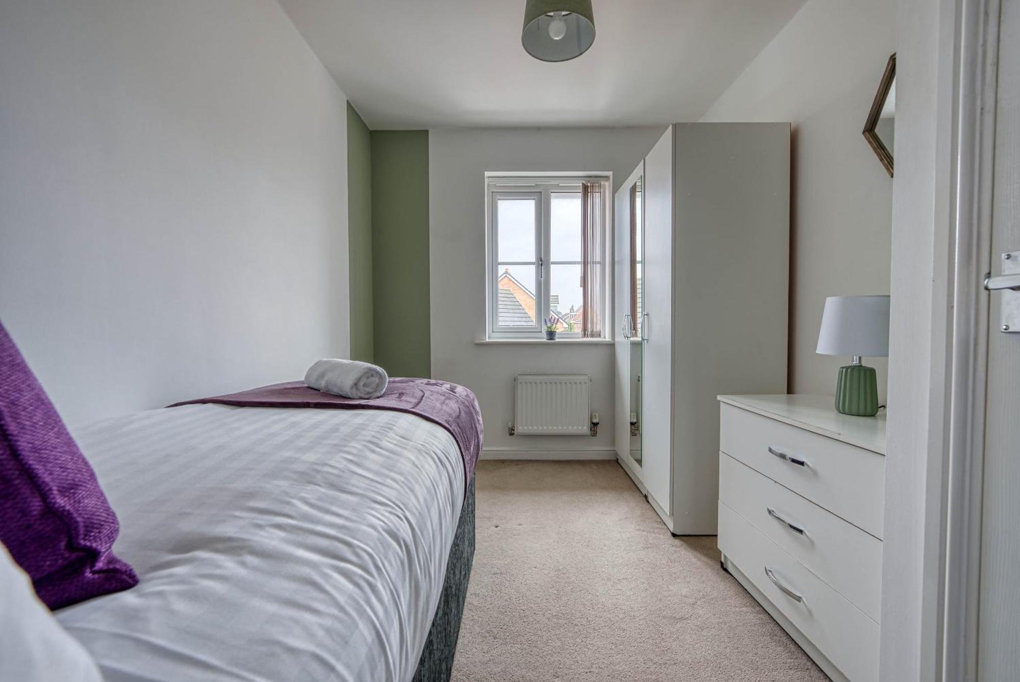 Gorgeous 5-Bedroom Home With Free Wifi Included *