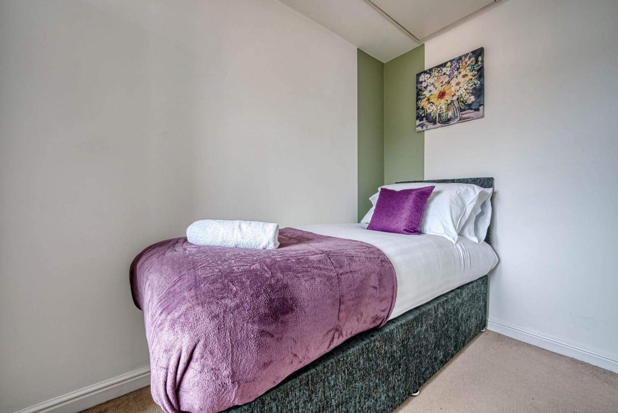 Gorgeous 5-Bedroom Home With Free Wifi Included Apartment
